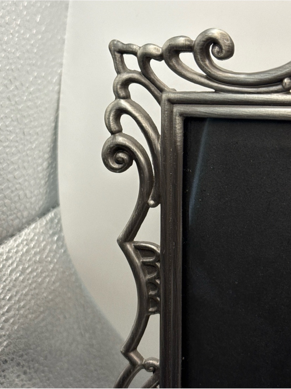 Vintage 8x10 Photo Ornate Scroll Silver Metal Picture Frame Weston Taiwan - Picture 2 of 13